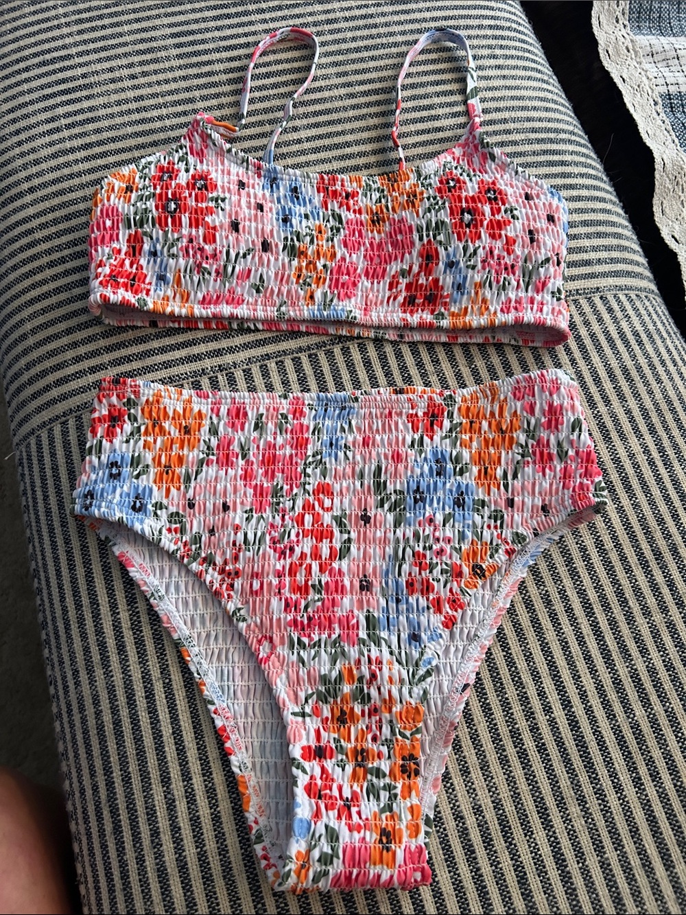 NWOT Girls 💐Floral Smocked Bikini 👙 Set -